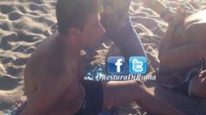 Il latitante Massimiliano Sestito in spiaggia a Palinuro